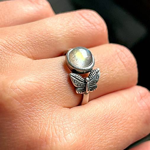 Rainbow Labradorite AG925 Filigree Butterfly Ring / Filigránový prsteň s labradoritom strieborný AG925 E027