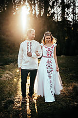 Šaty - Ľanové svadobné šaty s červenou výšivkou - 16469566_