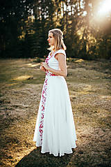Šaty - Ľanové svadobné šaty s červenou výšivkou - 16469576_