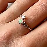 Prstene - Welo opal Star AG925 Ring / Jemný strieborný prsteň s brúseným etiópskym opálom a hviezdami E027 - 16470171_