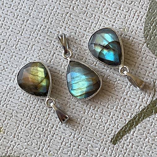 Teardrop Labradorite Pendant / Jemný prívesok s labradoritom - slza E027 (č.3)