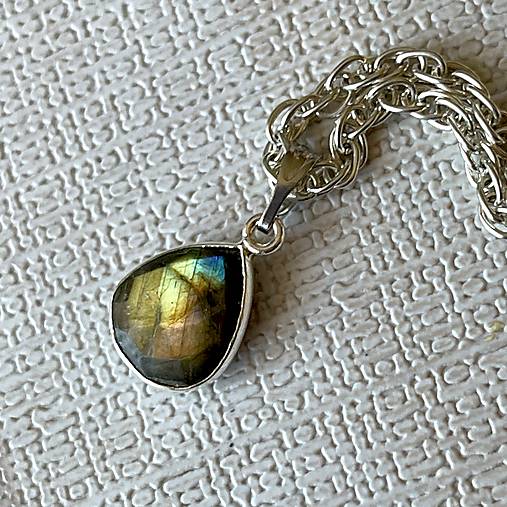 Teardrop Labradorite Pendant / Jemný prívesok s labradoritom - slza E027 (č.1)