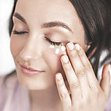 Pleťová kozmetika - Rozjasňujúci očný krém - Sedmokráska Brightening eye care - 16471333_