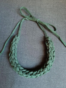 Náhrdelníky - Náhrdelník z tričkoviny (zelená melírová) - 16471486_