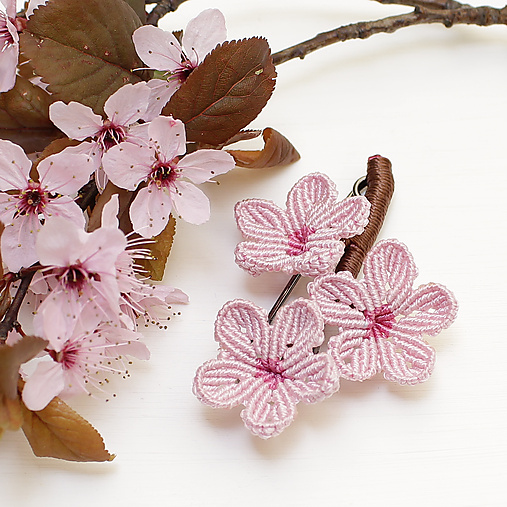 "Sakura" Makramé brošňa
