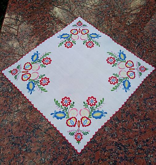 Úžitkový textil - Ručne vyšívaná dečka PS56 štvorec 63x63cm - 16471665_
