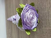 Dekorácie - Fialová ruža vo fialovom kornútku - 16471866_