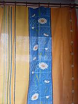 Úžitkový textil - Darček ku dňu matiek - záves na mieru žlto - modrý s margarétkami - 16471471_