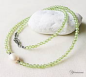 Náhrdelníky - Náhrdelník olivín s perlou - 16471937_