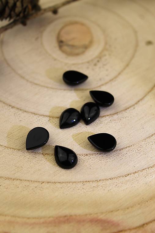 Minerály - ónyx kabašony 10x14mm (prírodný leštený ónyx) - 16478302_