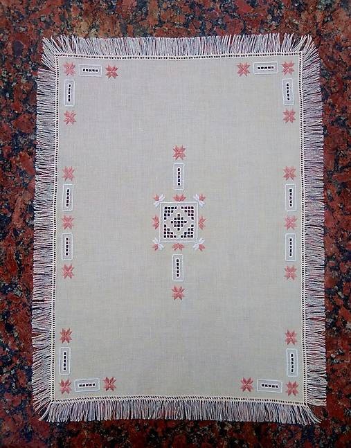 Úžitkový textil - Ručne vyšívaná dečka výrez V13 obdĺžnik 53x40cm - 16477049_