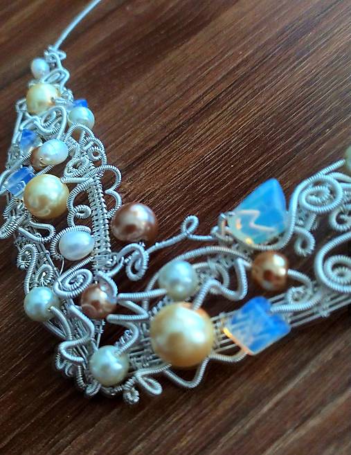 Loriel - náhrdelník s perlami a korálkami