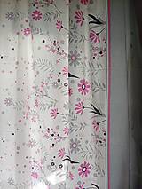 Úžitkový textil - Darček ku dňu matiek - de mikoračný záves ružovo - biely s kvetinami - 16475957_