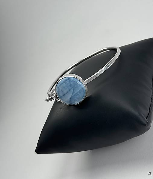 Strieborný 925/1000 náramok obruč s modrým opálom