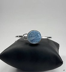 Náramky - Strieborný 925/1000 náramok obruč s modrým opálom - 16479854_
