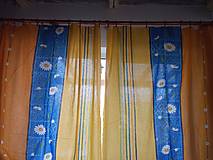 Úžitkový textil - Darček ku dňu matiek - záves na mieru dvojitý žlto - modrý s margarétkami - 16479701_