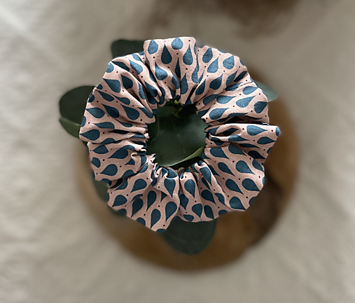 Ozdoby do vlasov - Scrunchie gumička Urban Teardrop - 16479325_