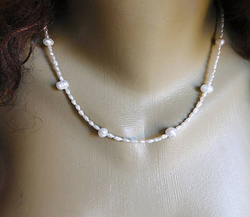 Náhrdelník-krásné bílé pravé perličky a perly větší