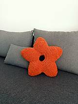 Úžitkový textil - Háčkovaný fluffy vankúš - jarné kvietky (Oranžová) - 16482972_
