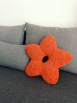 Úžitkový textil - Háčkovaný fluffy vankúš - jarné kvietky (Oranžová) - 16482973_