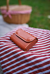 Peňaženky - Dámska kožená peňaženka (Oranžová + mosadz) - 16483107_