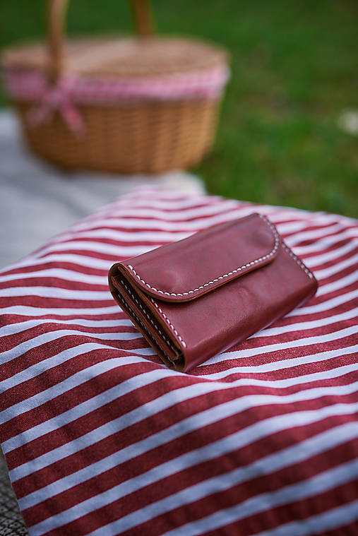 Dámska kožená peňaženka (Bordová + mosadz ( biele prešívanie ))