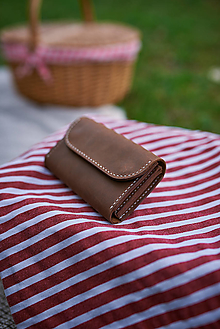 Peňaženky - Dámska kožená peňaženka (Hnedá + mosadz ( slonovinové prešívanie )) - 16483061_