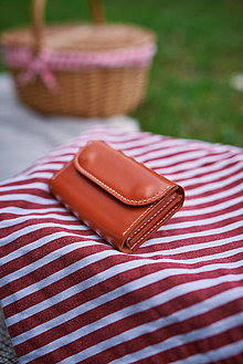 Peňaženky - Dámska kožená peňaženka (Oranžová + mosadz) - 16483106_