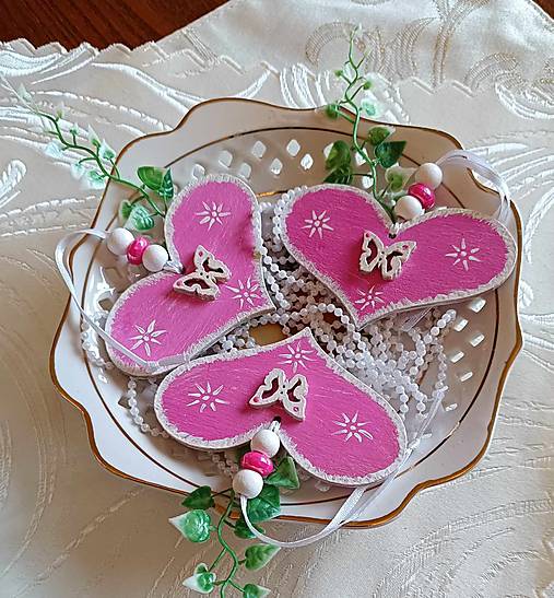 Dekorácie - Srdiečka s motýlikmi - sada 3 ks - 16486822_