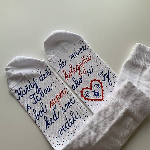 Maľované ponožky pre super KOLEGYŇU (nerozlúčil biele s textom v množnom čísle)