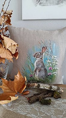 Úžitkový textil - Maľovaný ľanový vankúš so zajačikom - 16489139_