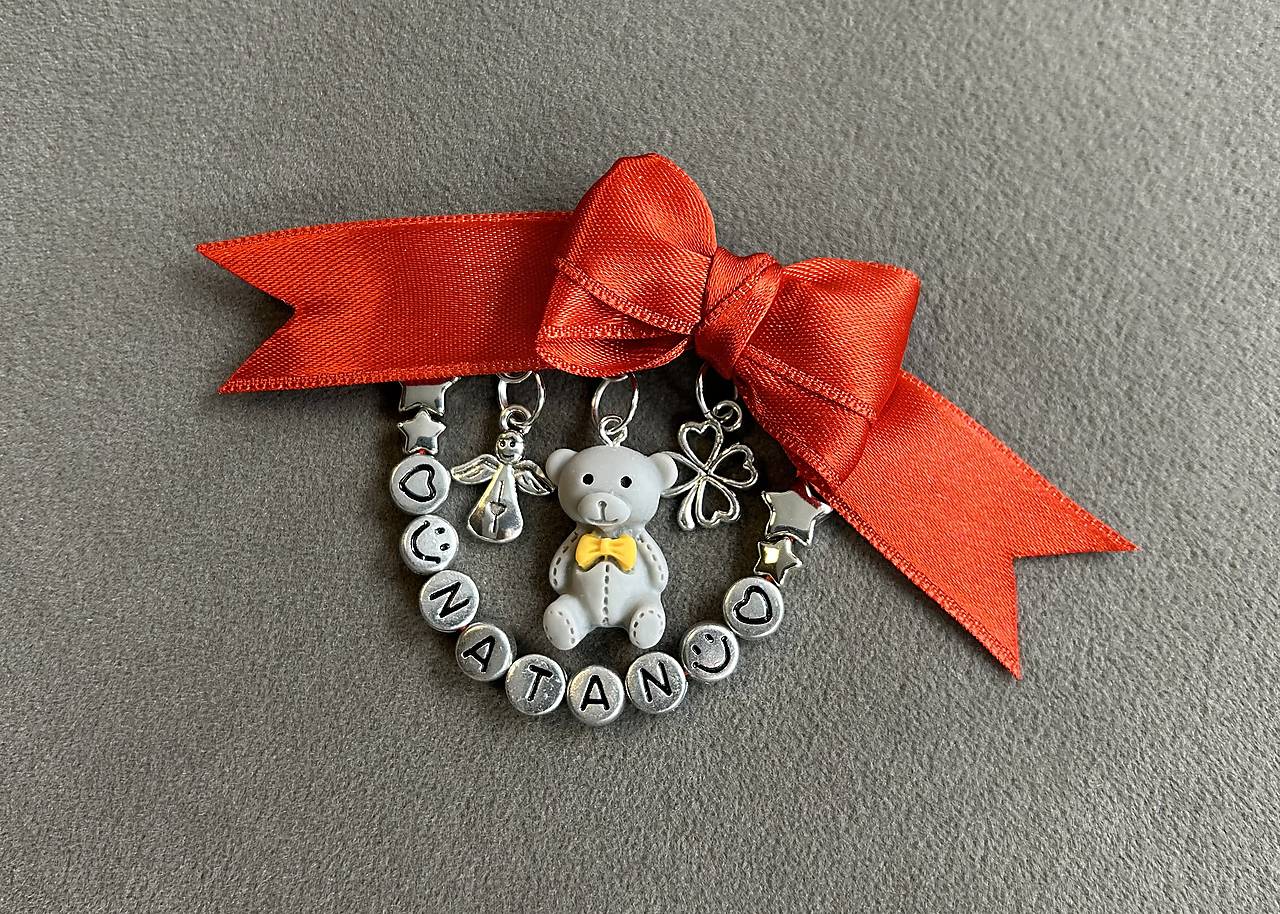 Mašlička/stužka proti urieknutiu na kočík/vajíčko s anjelikom, štvorlístkom, mackom a menom