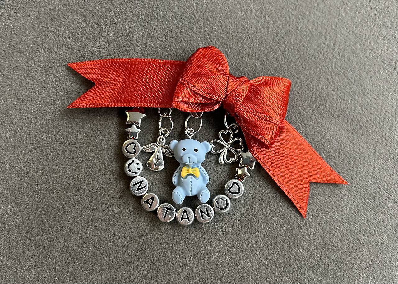 Mašlička/stužka proti urieknutiu na kočík/vajíčko s anjelikom, štvorlístkom, mackom a menom