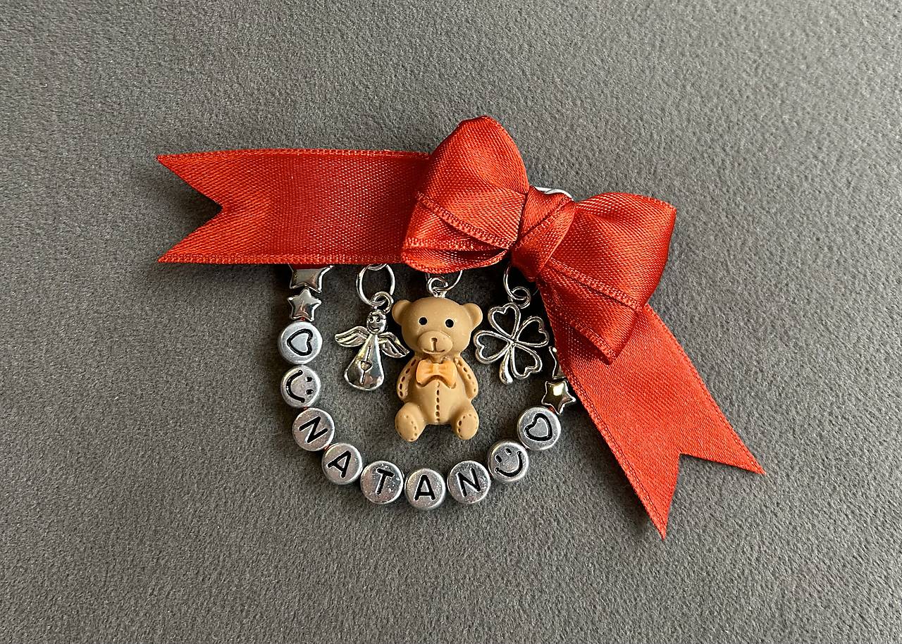 Mašlička/stužka proti urieknutiu na kočík/vajíčko s anjelikom, štvorlístkom, mackom a menom