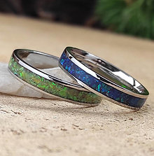 Prstene - Snubné oceľové prstene s opálmi - 16491709_