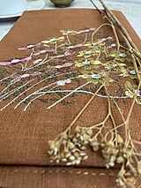 Úžitkový textil - Ľanová utierka RUST s výšivkou lúčna kytica - 16490312_