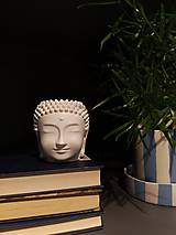 Sviečky - Ručne odlievaná sójová sviečka v sádrovej podobe Budhu, sviečka na jogu, meditáciu 170 ml - 16490485_