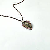 Náhrdelníky - Jarný náhrdelník “List”- šperky z polymérovej hliny , letný prívesok s prírodnou tematikou - 16489757_