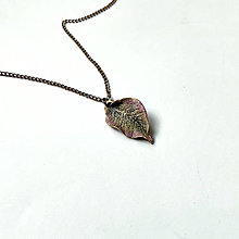 Náhrdelníky - Jarný náhrdelník “List”- šperky z polymérovej hliny , letný prívesok s prírodnou tematikou - 16489757_