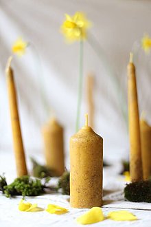 Svietidlá a sviečky - Kvetinová sviečka zo včelieho vosku - valec - 16490027_