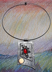 Náhrdelníky - Náhrdelník s červeným oválným kabošonem - 16492995_