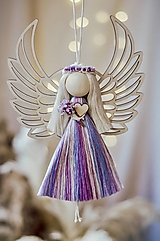 Dekorácie - Macrame anjelik s drevenými krídlami, fialová - 16500751_