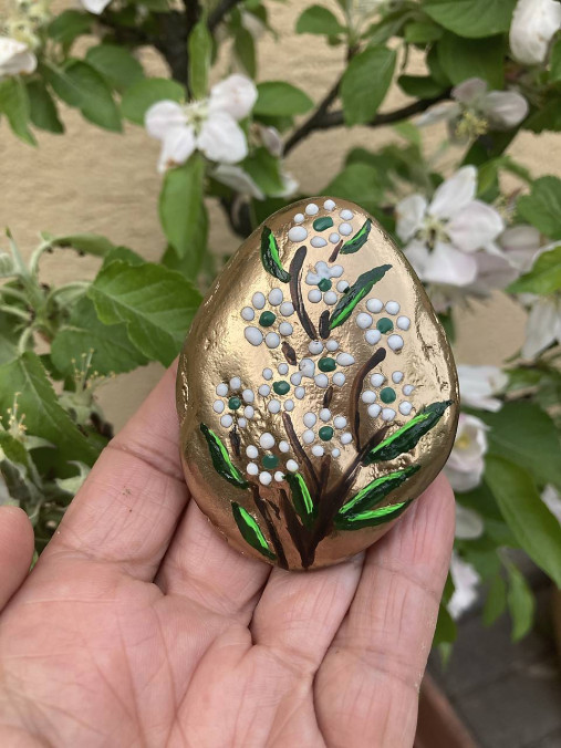 Maľovaný kamienok - Zlatá jar