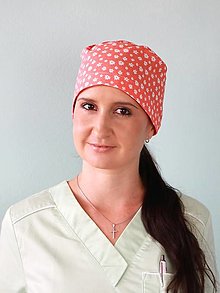 Čiapky, čelenky, klobúky - Dizajnová operačná / chirurgická čiapka kvety na oranžovej - 16505791_