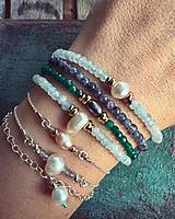 Náramky - Strieborný náramok s riečnou perlou  a zeleným ónyxom- kolekcia “Láskovo” - 16505065_