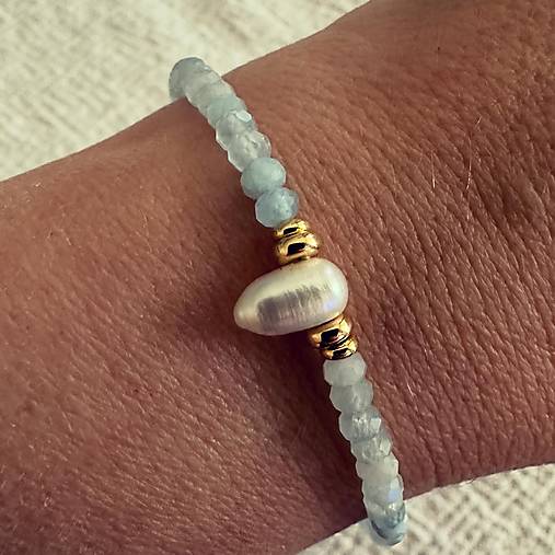 Strieborný náramok s akvamarinom a perlou - kolekcia “Láskovo”