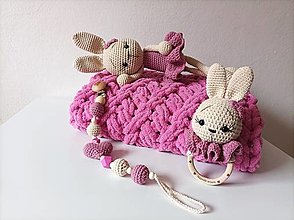 Hračky - Háčkovaný set pre bábätko Zajka (ružový) (So zajkou) - 16504977_