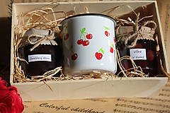 Potravinové darčekové sady - Čerešňový darčekový balíček so sviečkou v pohári - 16506988_