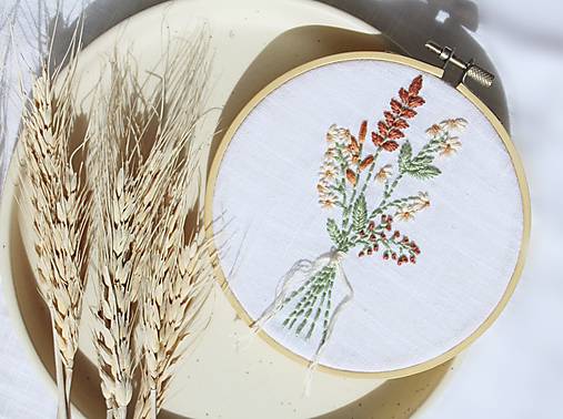 Dekorácie - Ručne vyšívaná dekorácia - Bouquet of flowers - 16506905_