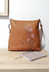Kabelky - ELA "Ružový kvet" kožená kabelka s pyrografiou a maľbou - 16507058_